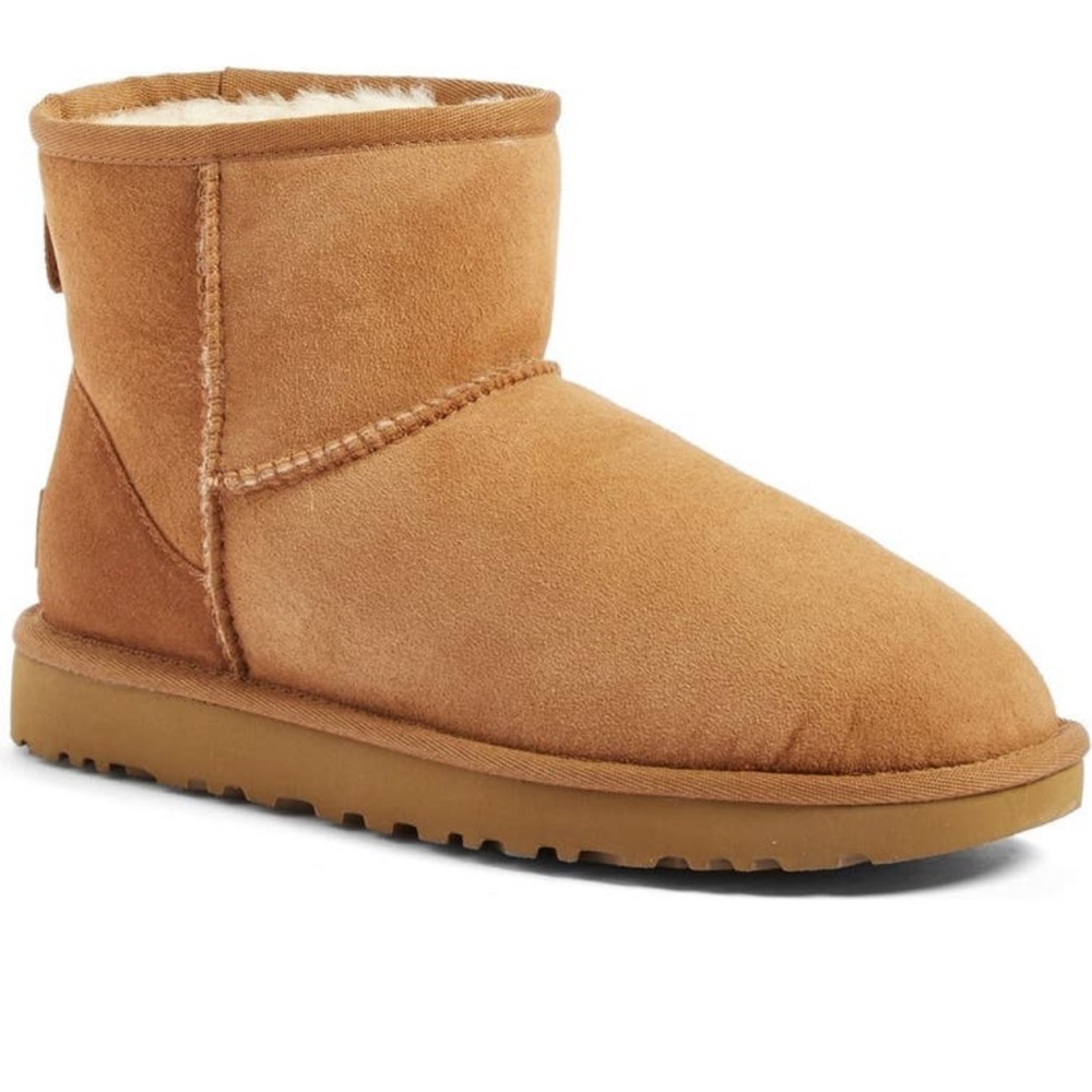 LIKE NEW UGG MINI | SIZE 6